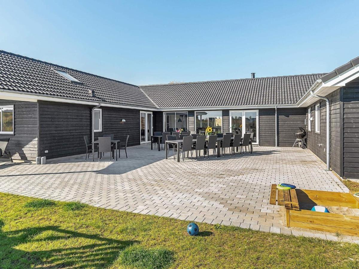24 Person Holiday Home In Hasselberg คัพเพล์น ภายนอก รูปภาพ