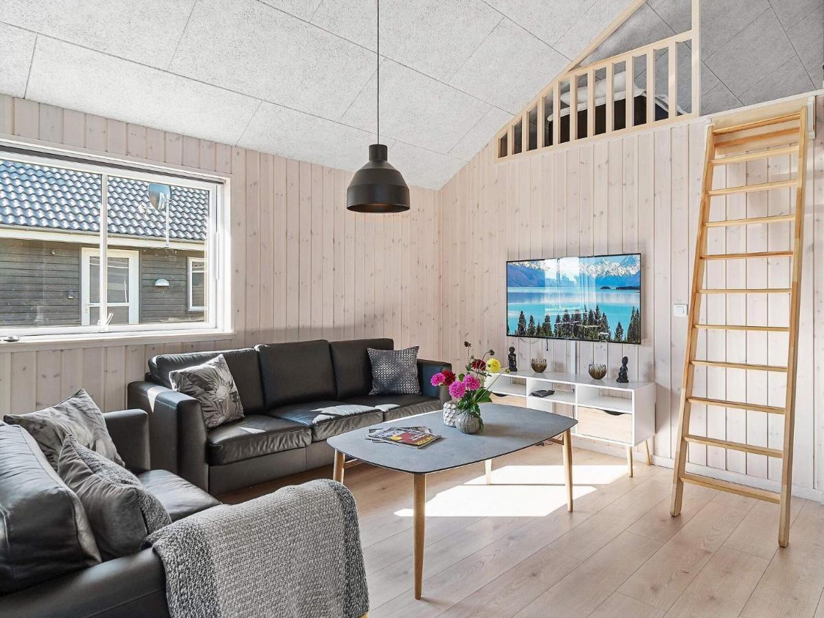 24 Person Holiday Home In Hasselberg คัพเพล์น ภายนอก รูปภาพ