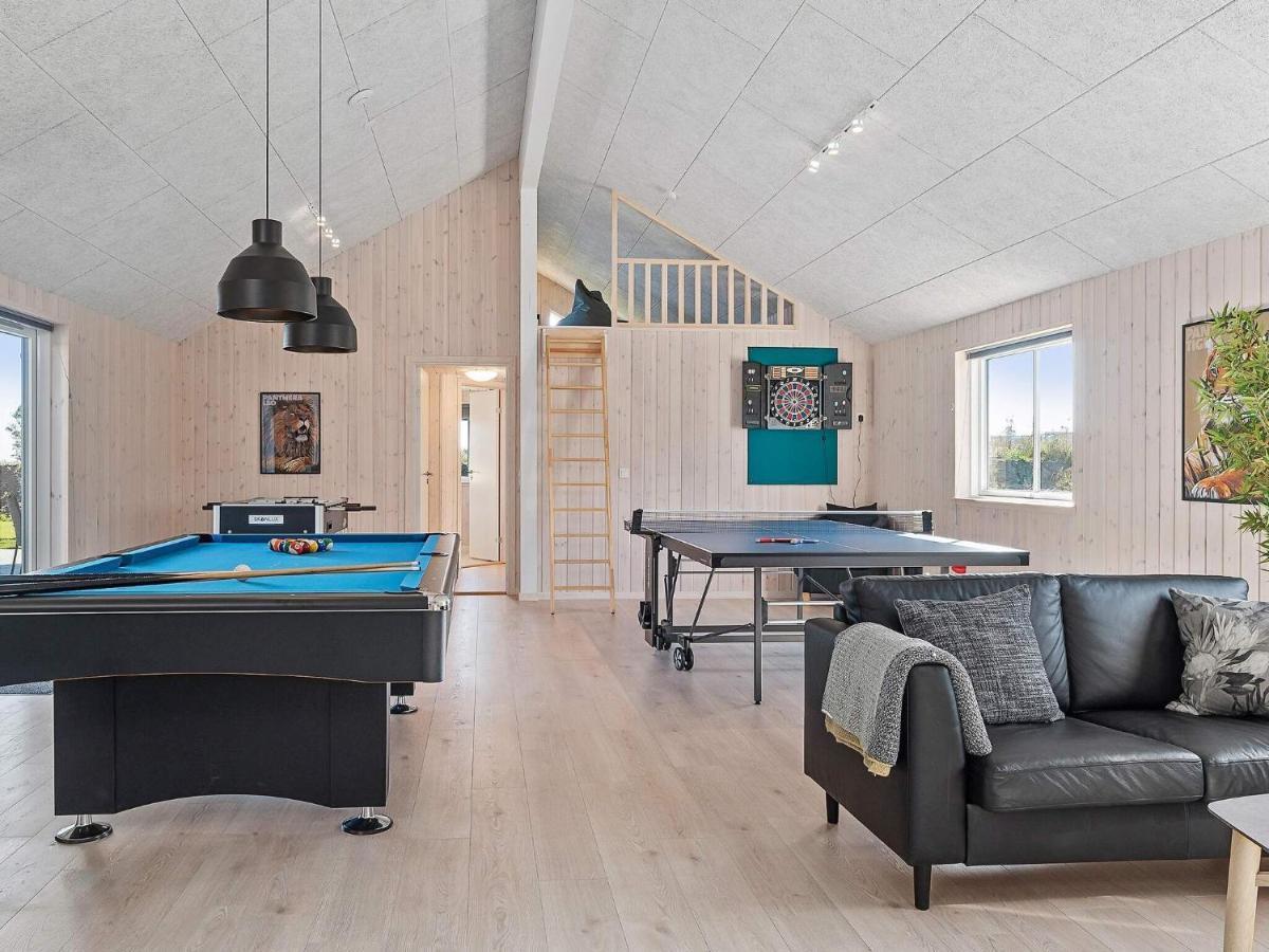 24 Person Holiday Home In Hasselberg คัพเพล์น ภายนอก รูปภาพ